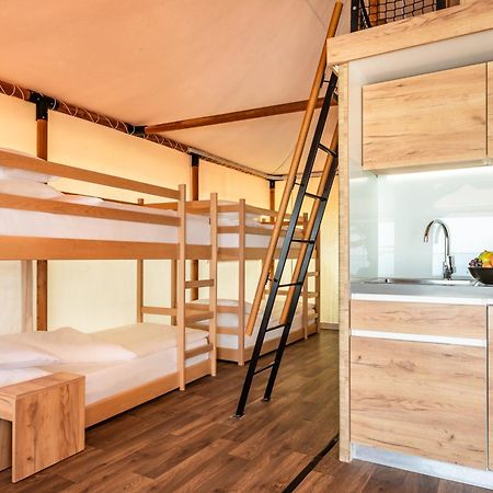 Bab Al Nojoum Hudayriyat Camp Hotel Абу Даби Екстериор снимка