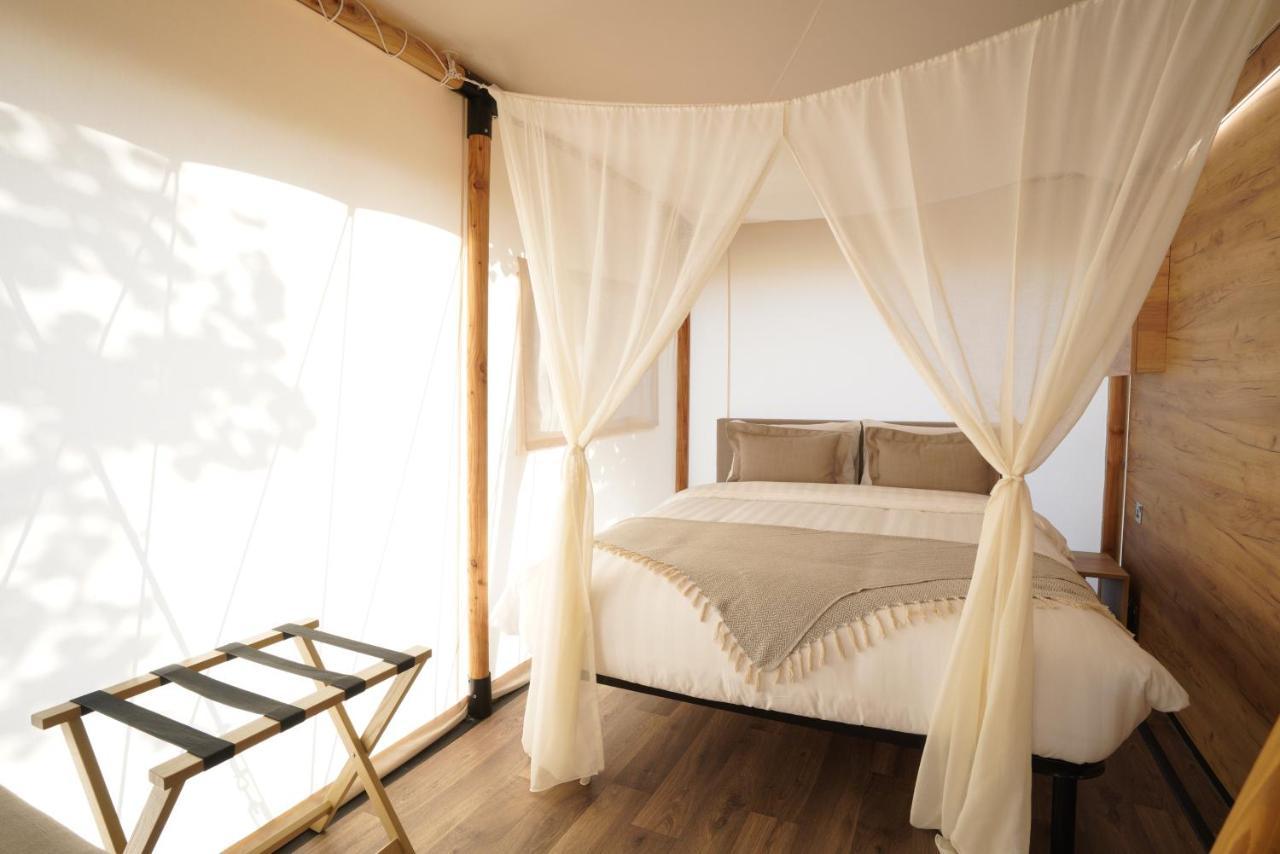 Bab Al Nojoum Hudayriyat Camp Hotel Абу Даби Екстериор снимка